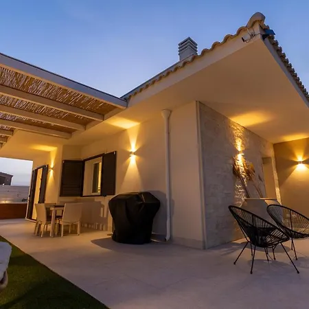 Teresann Con Jacuzzi Riscaldata Villa *