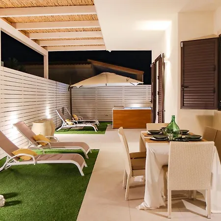 Villa Teresann Con Jacuzzi Riscaldata Santa Maria Del Focallo
